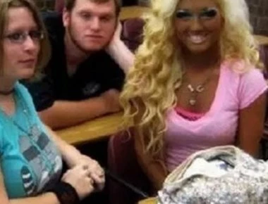 Αποτυχημένες τεχνικές μαυρίσματος που τρομάζουν (φωτό)